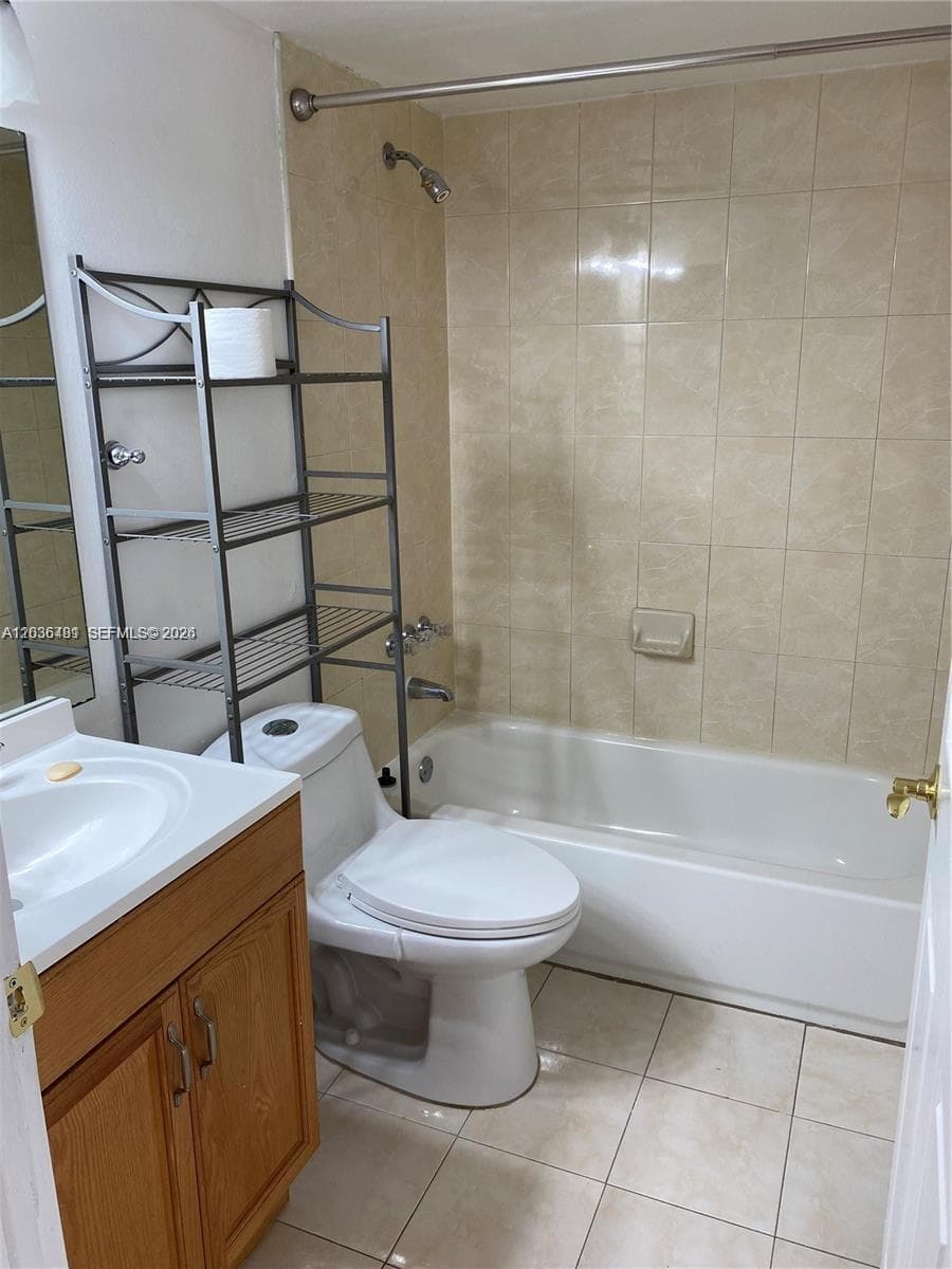 300 W Palm Cir W # 208, Pembroke Pines FL 33025 photo 3