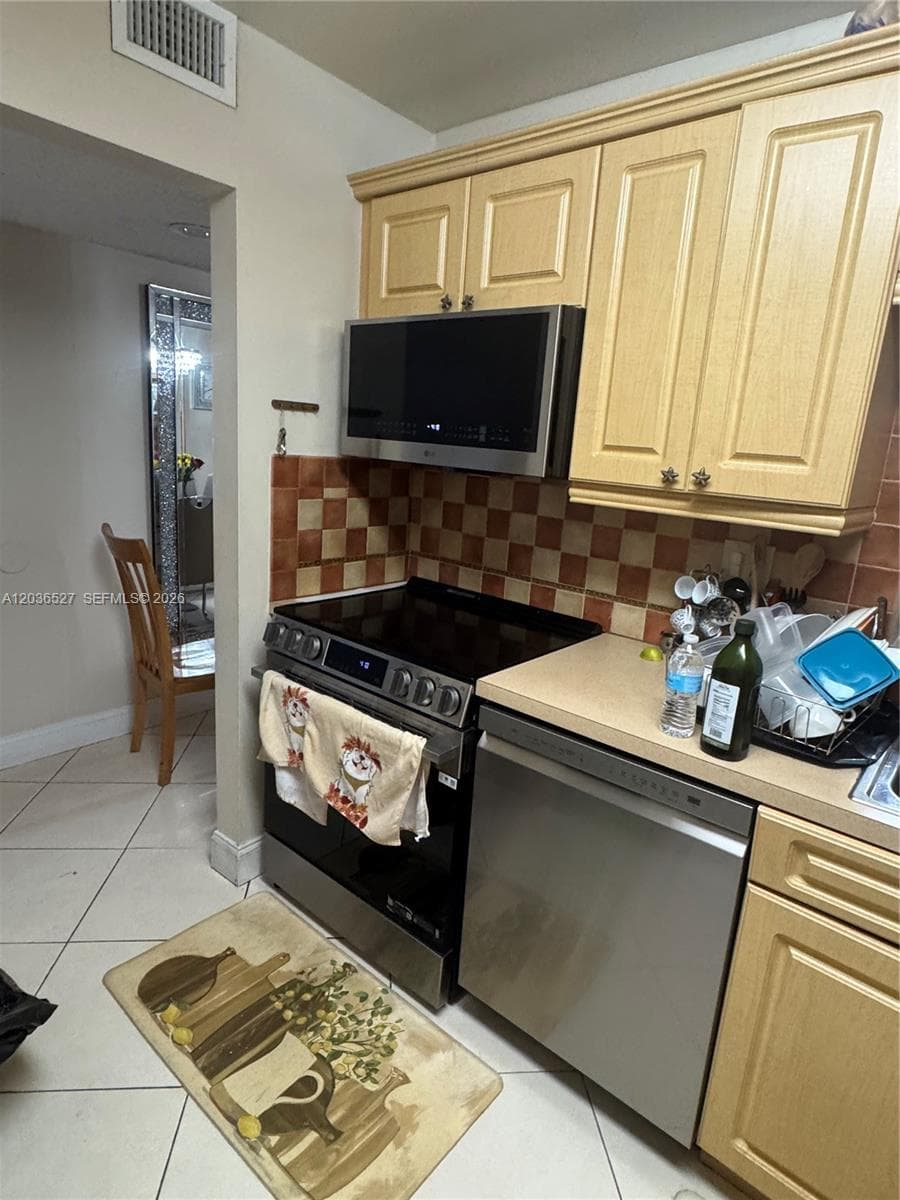 8625 NW 8th St # 310, Miami FL 33126 photo 5