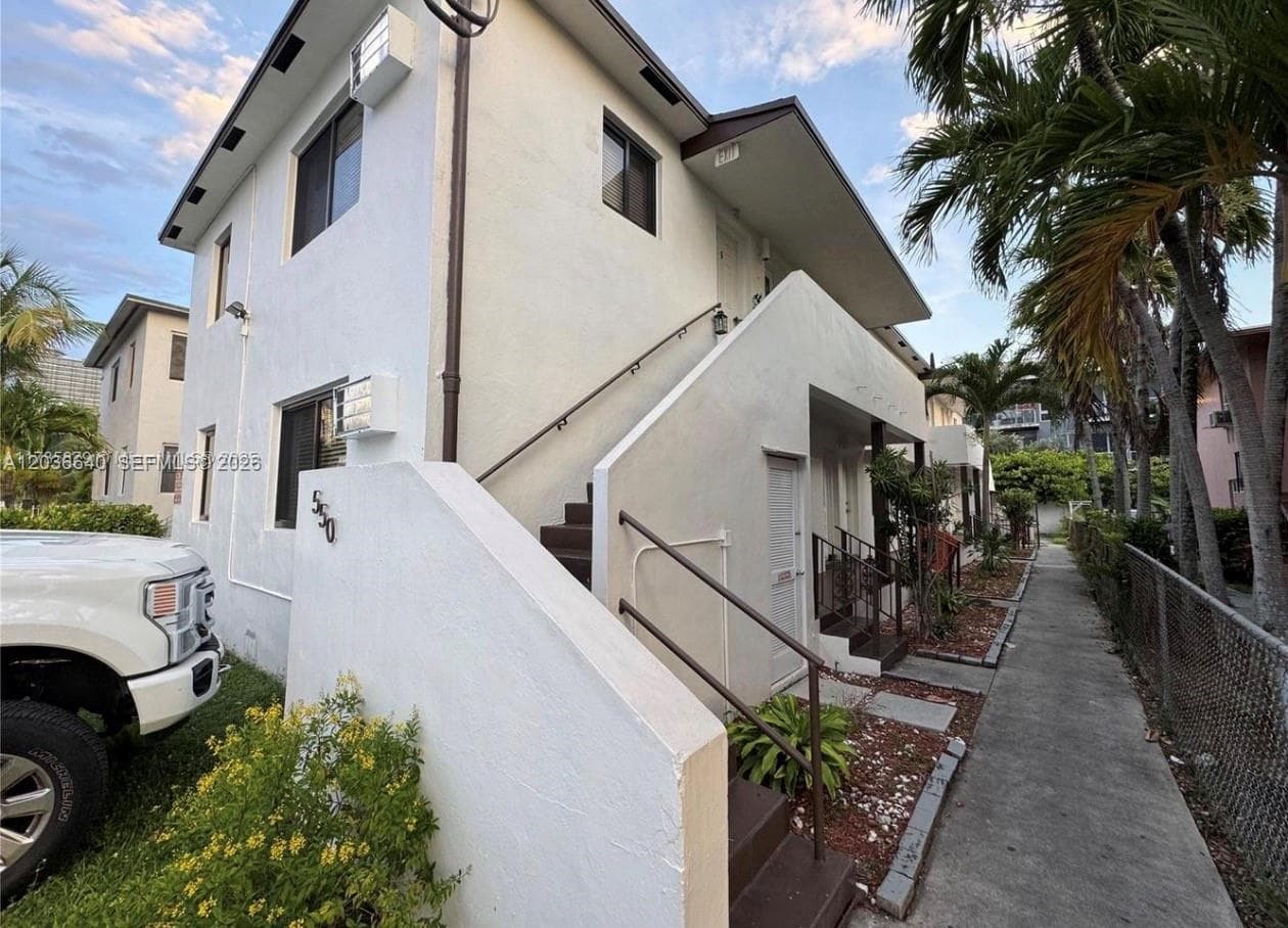 550 SW 10th St # 7, Miami FL 33130 photo 3