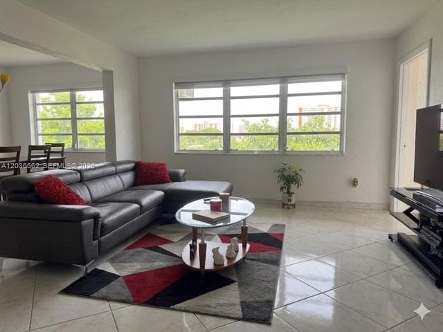 1530 NE 191st St # 305, Miami FL 33179 photo 2