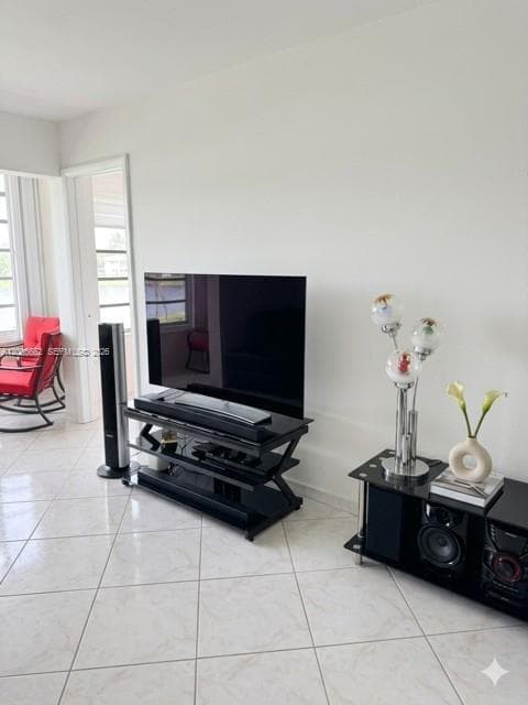 1530 NE 191st St # 305, Miami FL 33179 photo 4