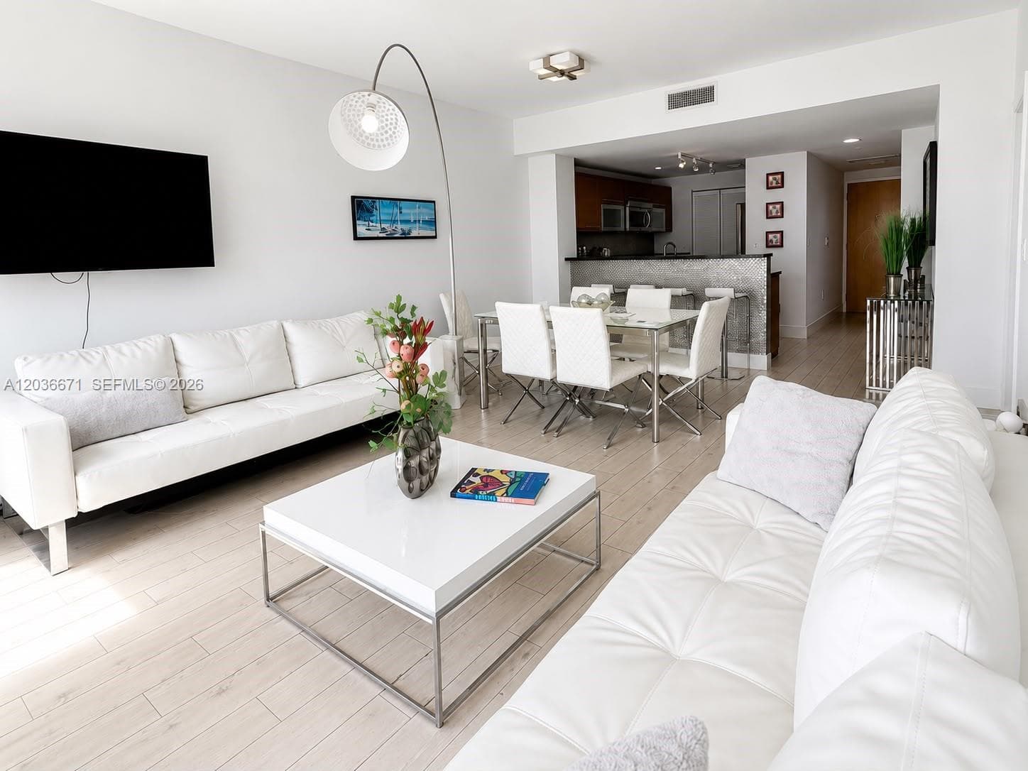 253 NE 2nd St # 3004, Miami FL 33132 photo 2