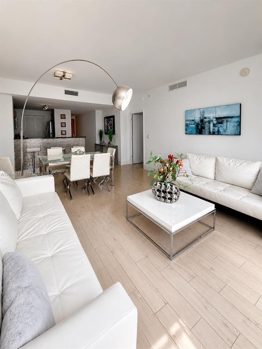 253 NE 2nd St # 3004, Miami FL 33132 photo 3