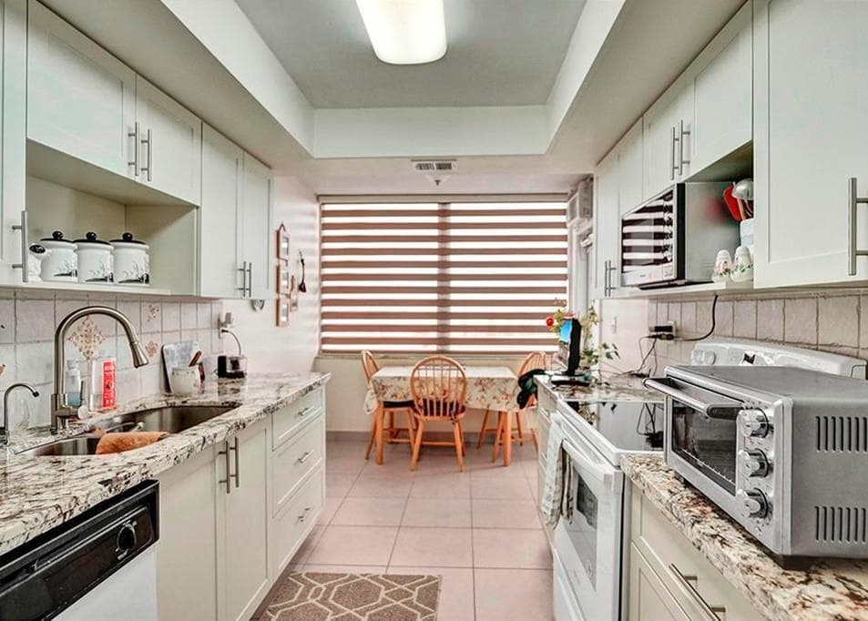 18031 Biscayne Boulevard # 1004, Aventura, FL 33160 photo 2