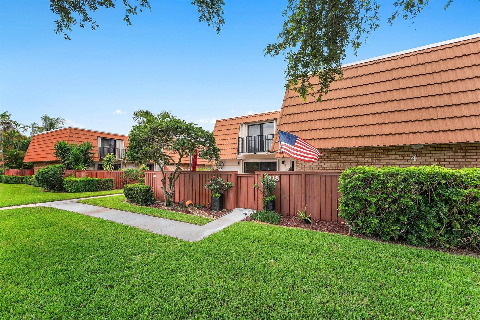 2818 Waterford Drive N, Deerfield Beach FL 33442 photo 2