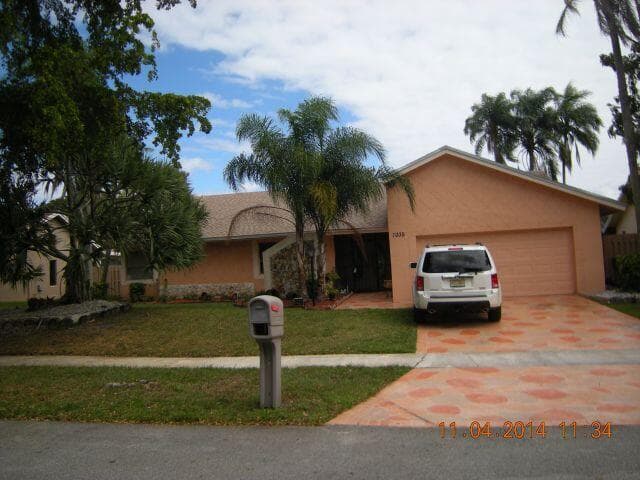 7035 NW 49th Place, Lauderhill FL 33319 photo 2