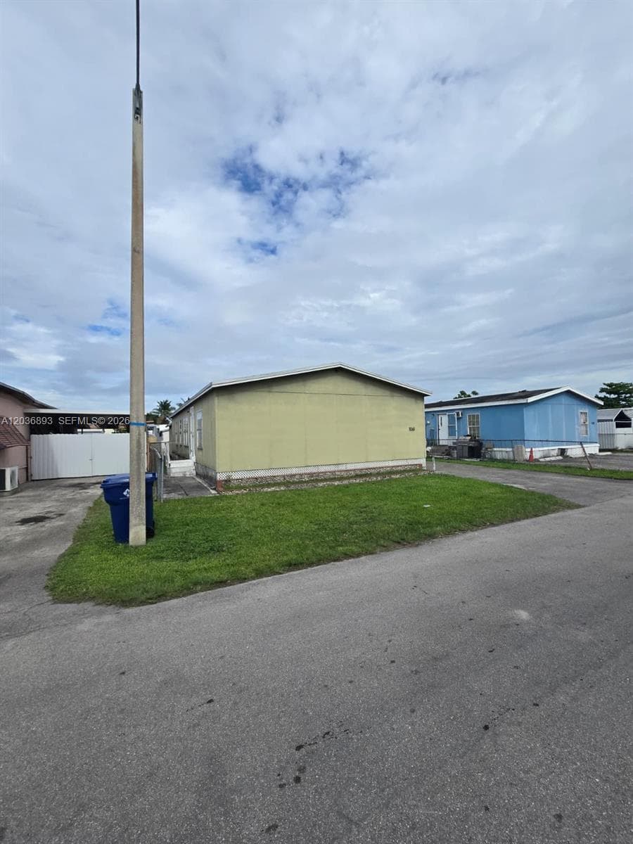 1061 SW 131 PL, Miami FL 33184 photo 2