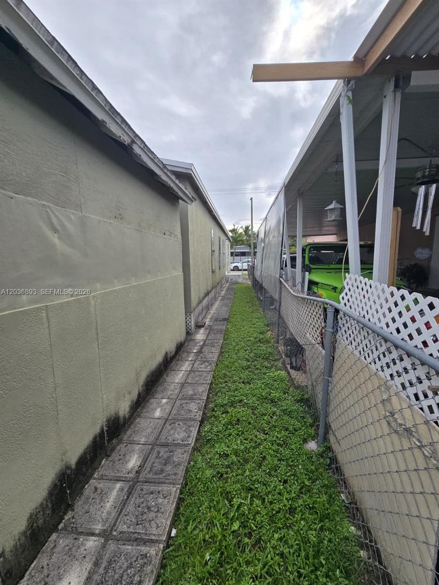 1061 SW 131 PL, Miami FL 33184 photo 5