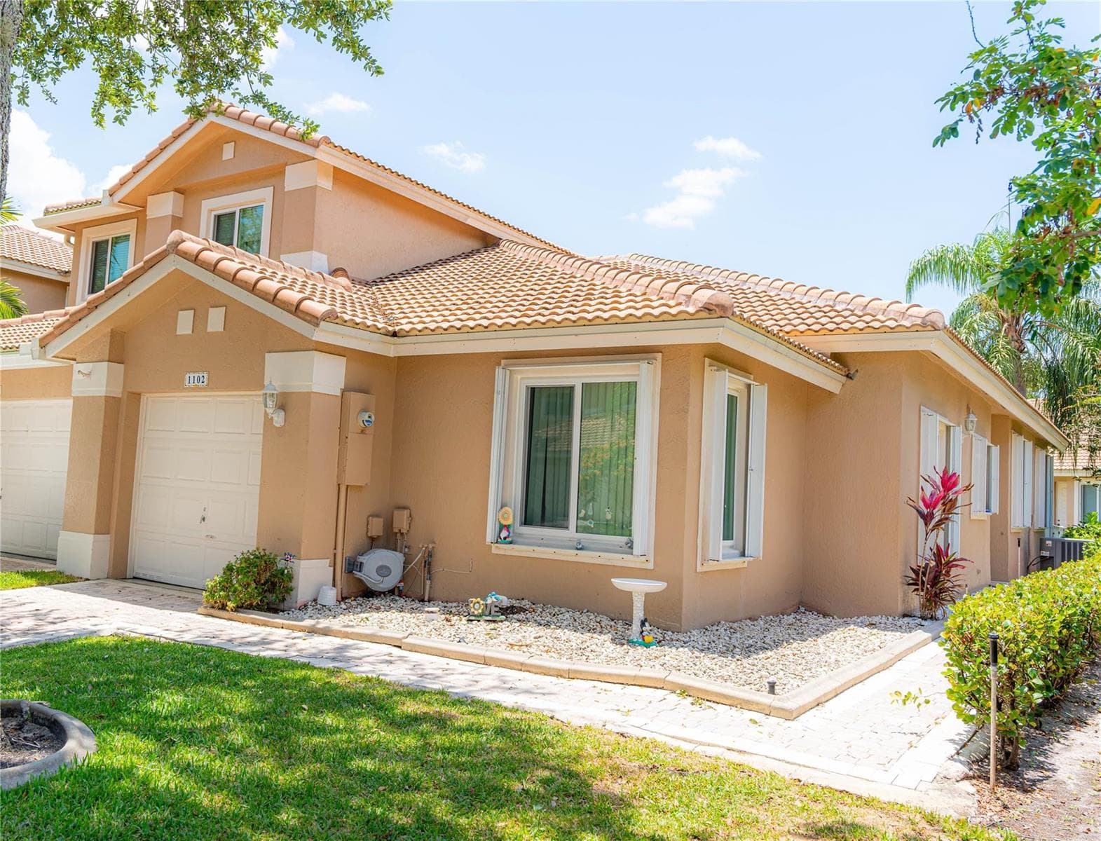 1102 SW 158th Avenue, Pembroke Pines FL 33027 photo 2