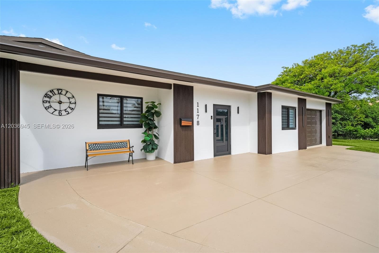 1178 Grant St, Hollywood FL 33019 photo 2