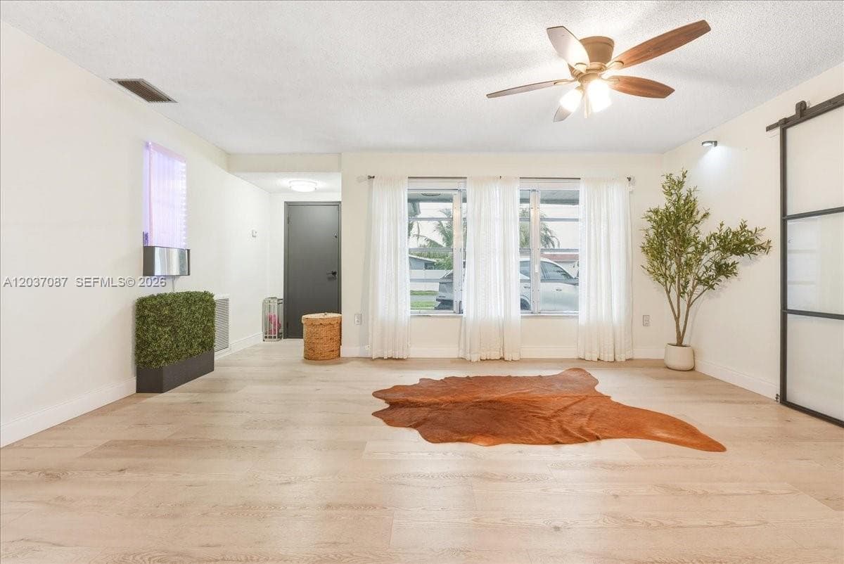 8580 NW 20th Ct, Sunrise FL 33322 photo 3