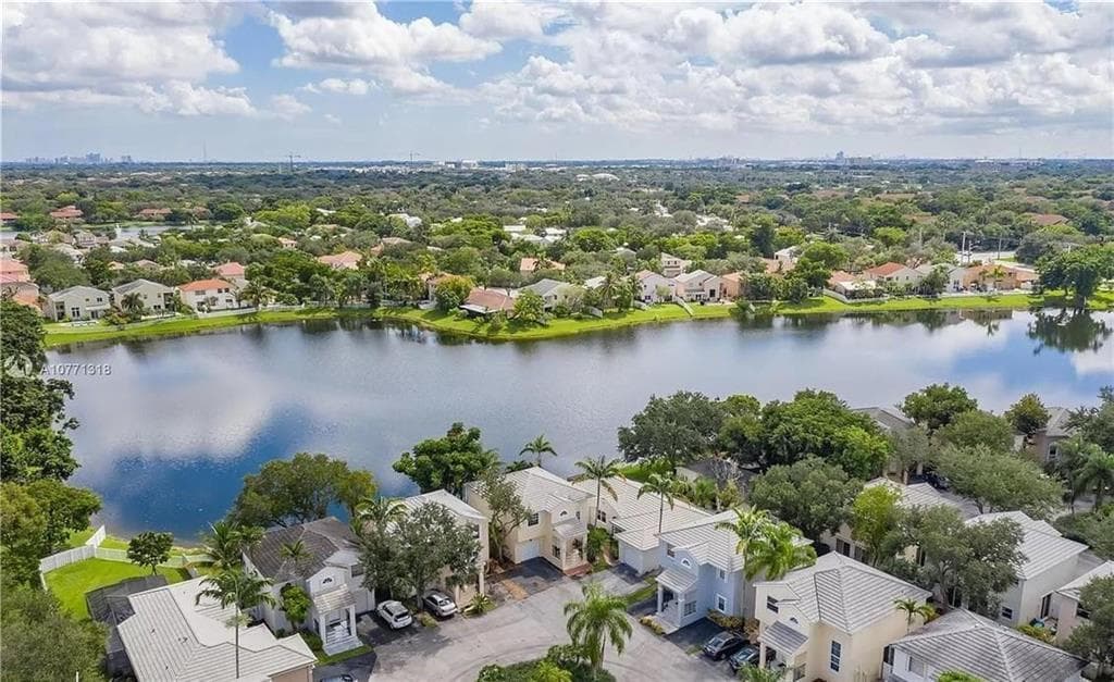 9812 NW 9th Court, Plantation FL 33324 photo 3