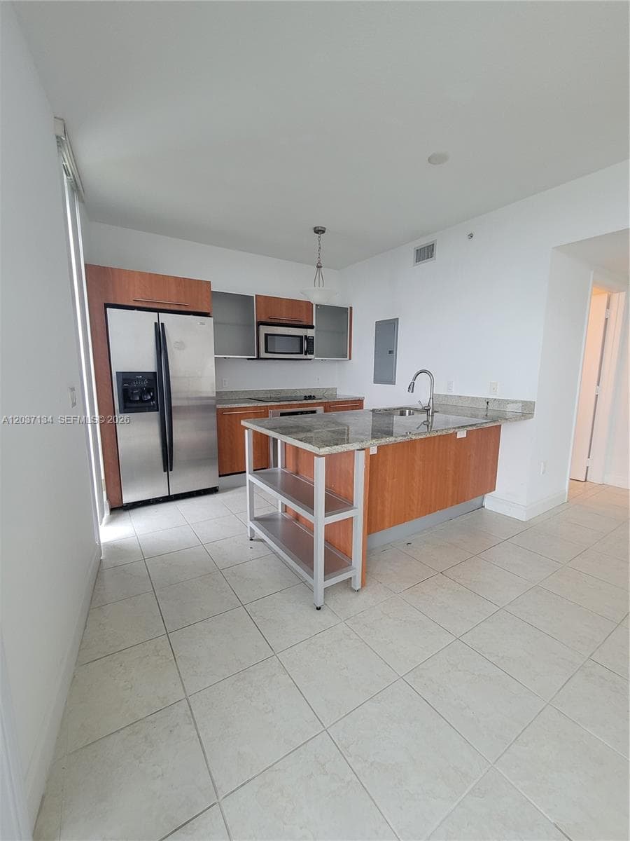 185 SW 7th St # 3500, Miami FL 33130 photo 3