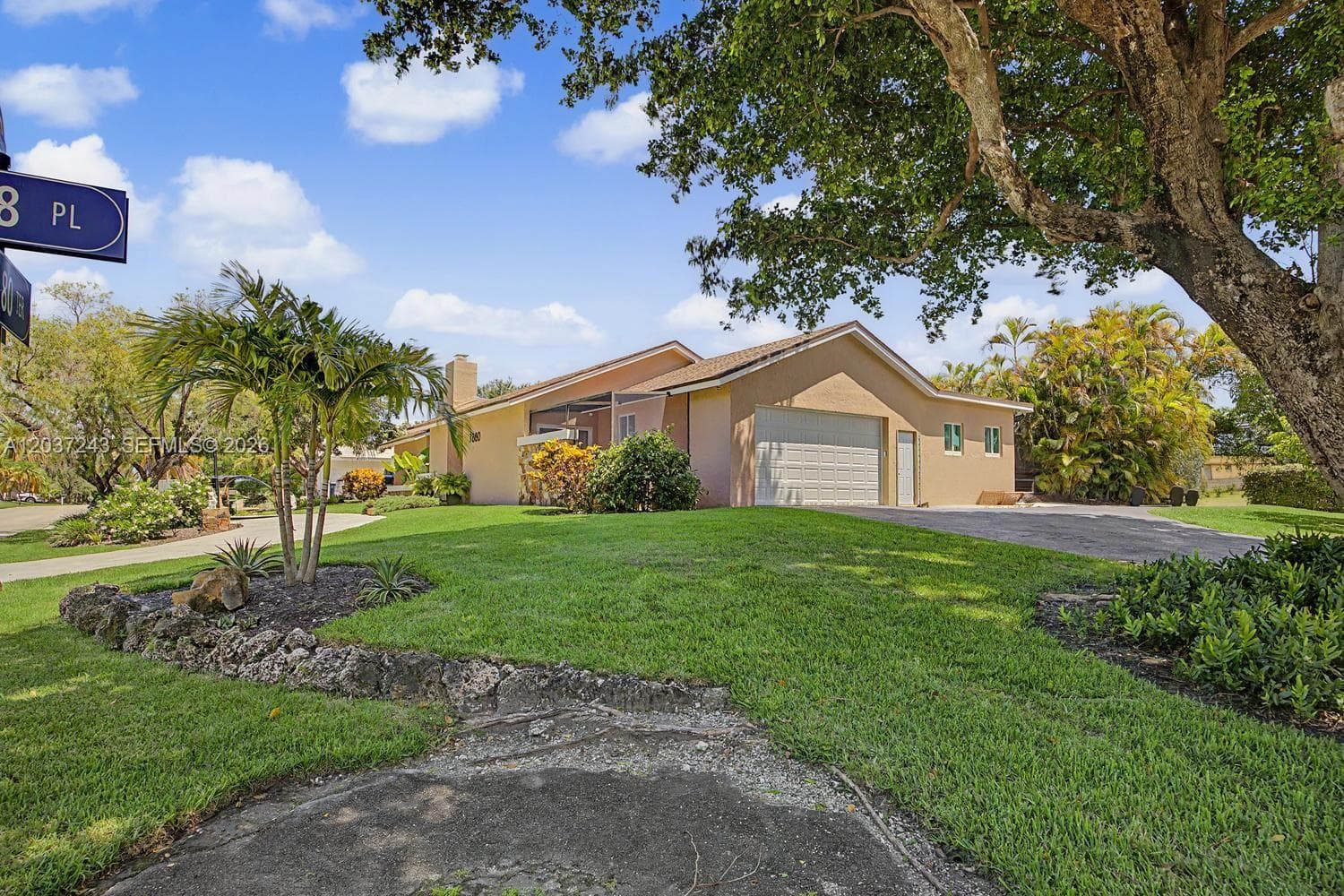 7880 SW 180th Ter, Palmetto Bay FL 33157 photo 4
