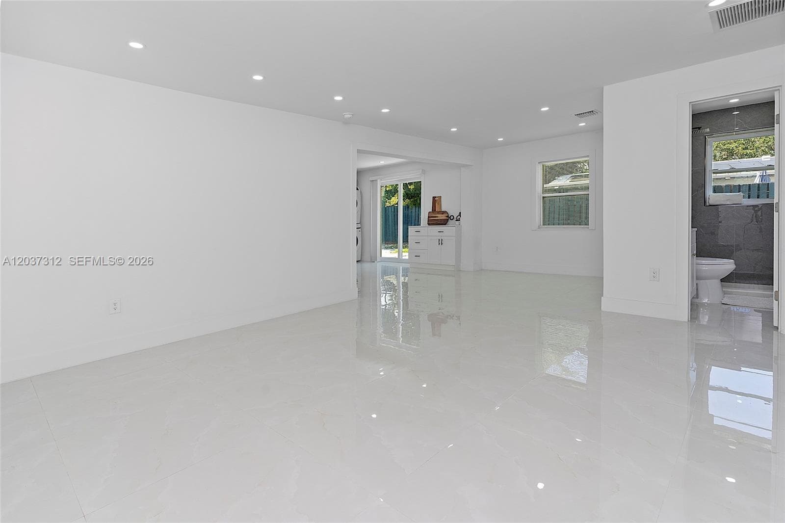 1473 NE 30th Ct, Pompano Beach FL 33064 photo 4