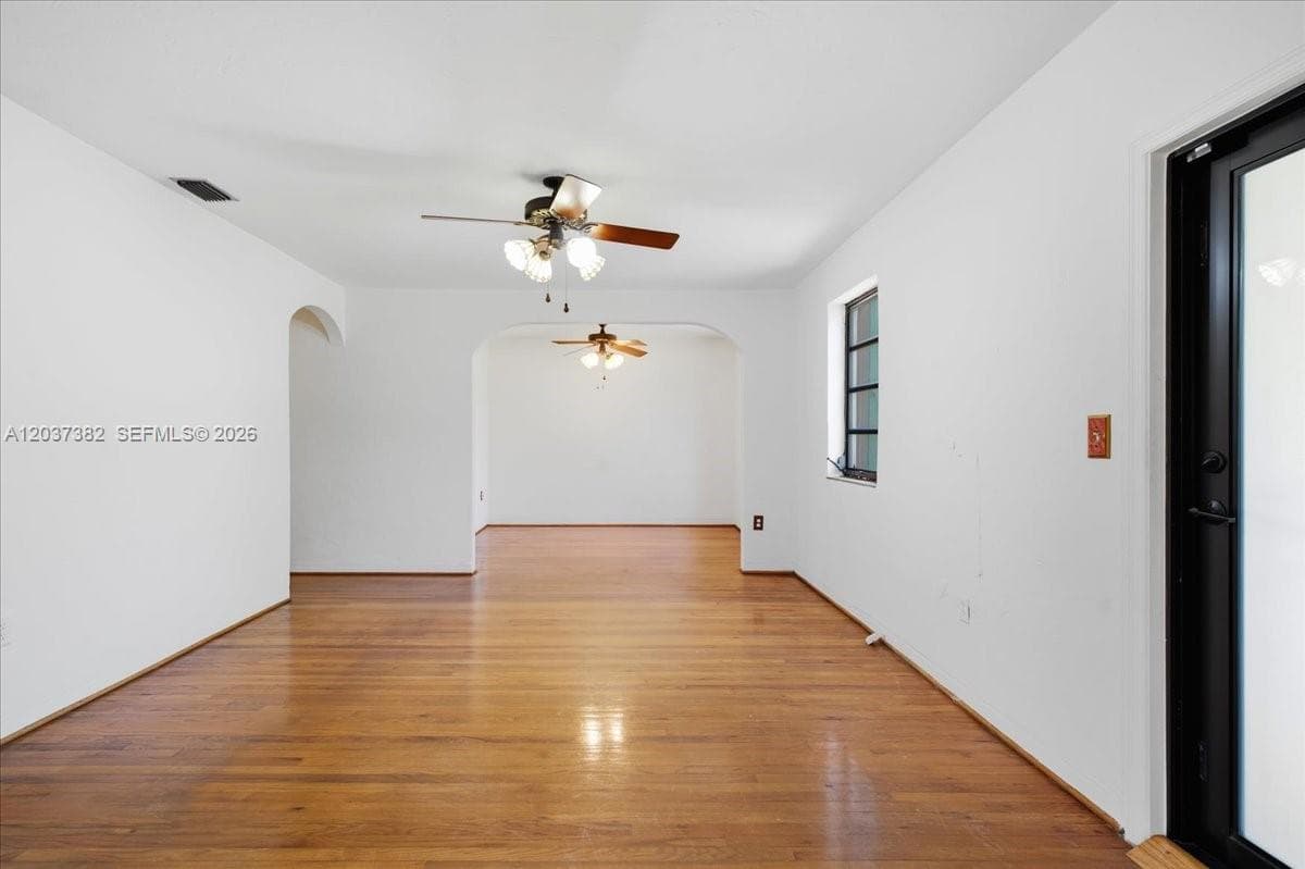 2550 Trapp Ave, Miami FL 33133 photo 2