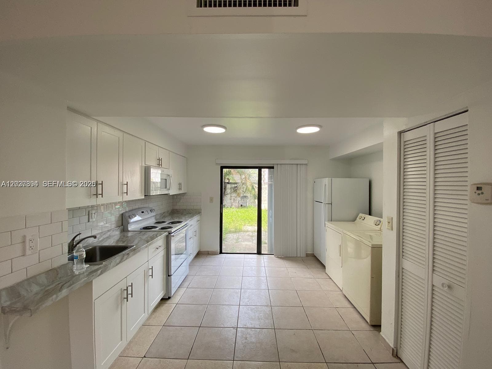 1813 SW 107th Ave # 2402, Miami, FL 33165 photo 2