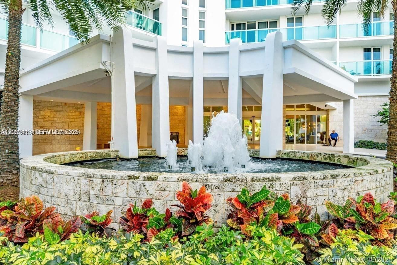 100 Bayview Dr # 726, Sunny Isles Beach FL 33160 photo 2