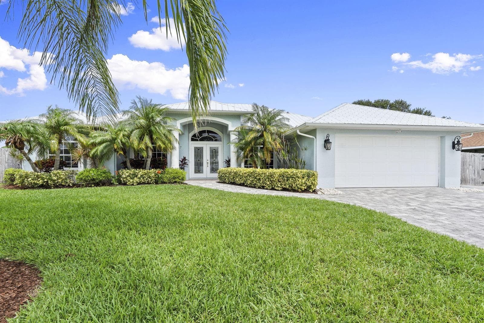 117 Queen Elizabeth Court, Hutchinson Island FL 34949 photo 4