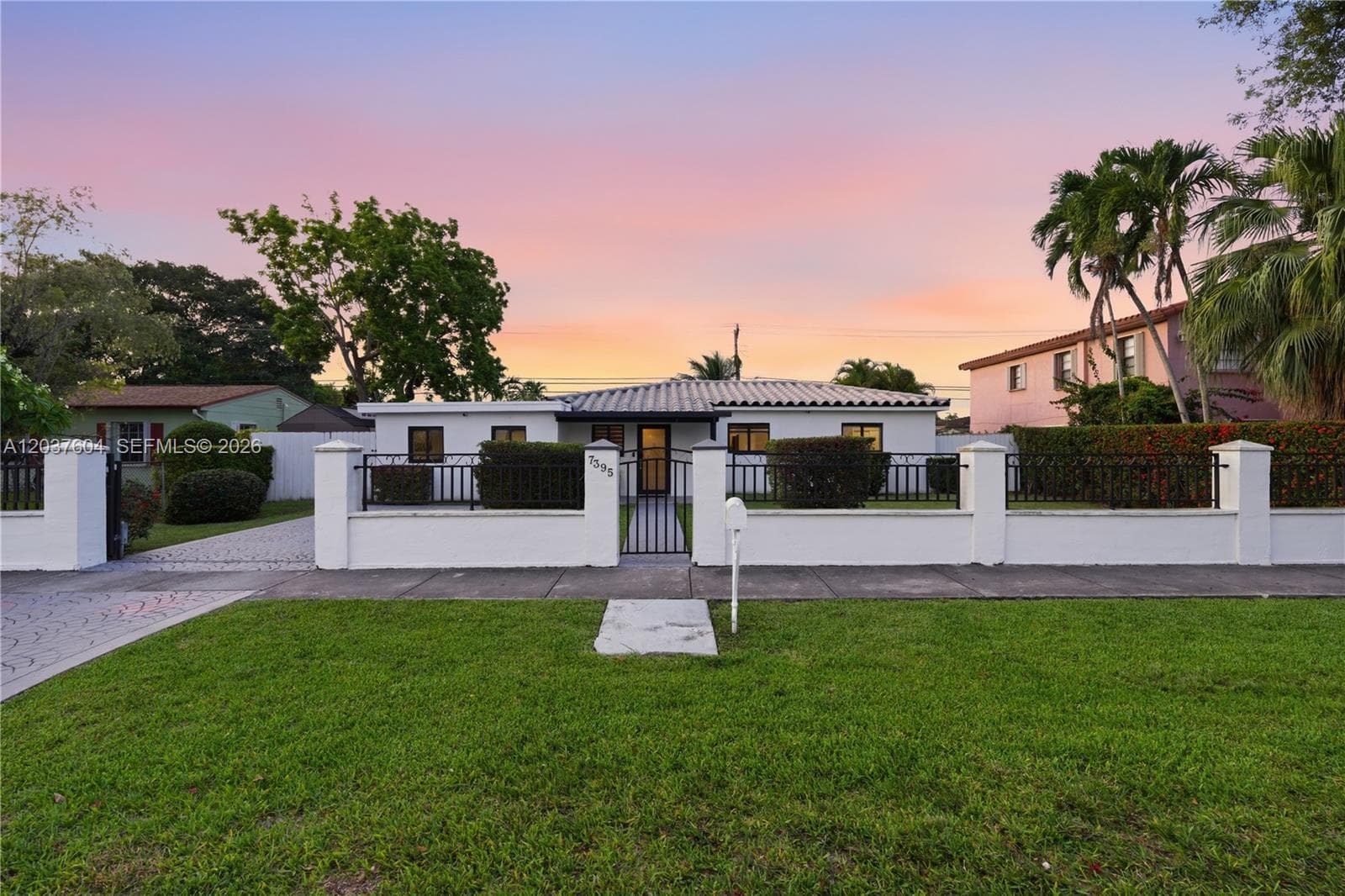 7395 SW 39th St, Miami FL 33155 photo 2