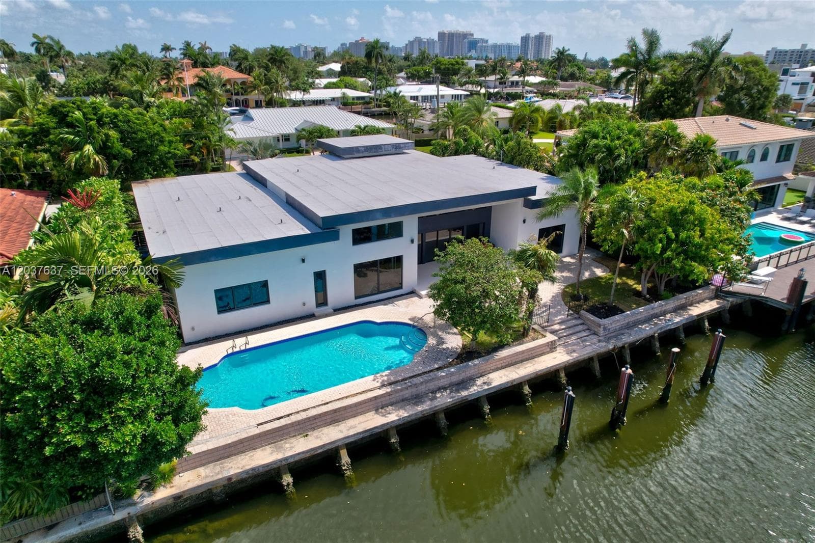 2832 NE 24th Ct, Fort Lauderdale FL 33305 photo 2