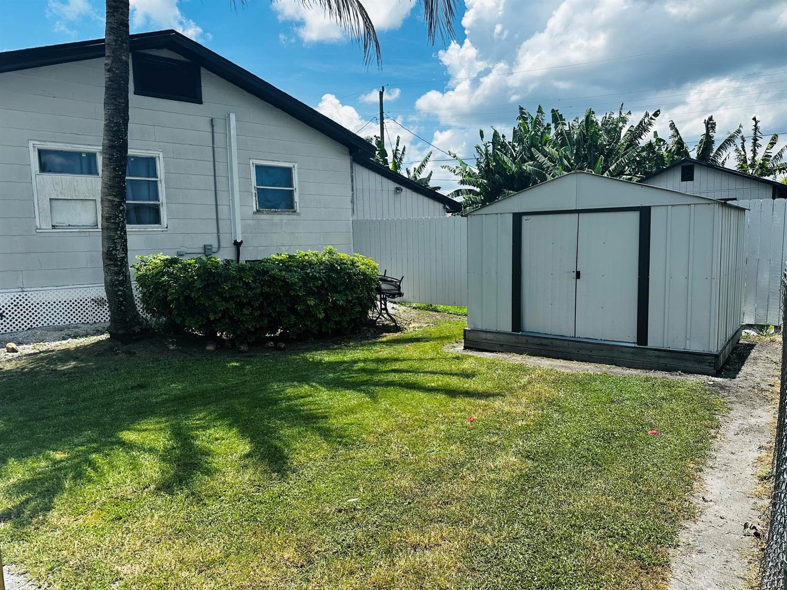 566 SE 7th Drive, Belle Glade FL 33430 photo 2
