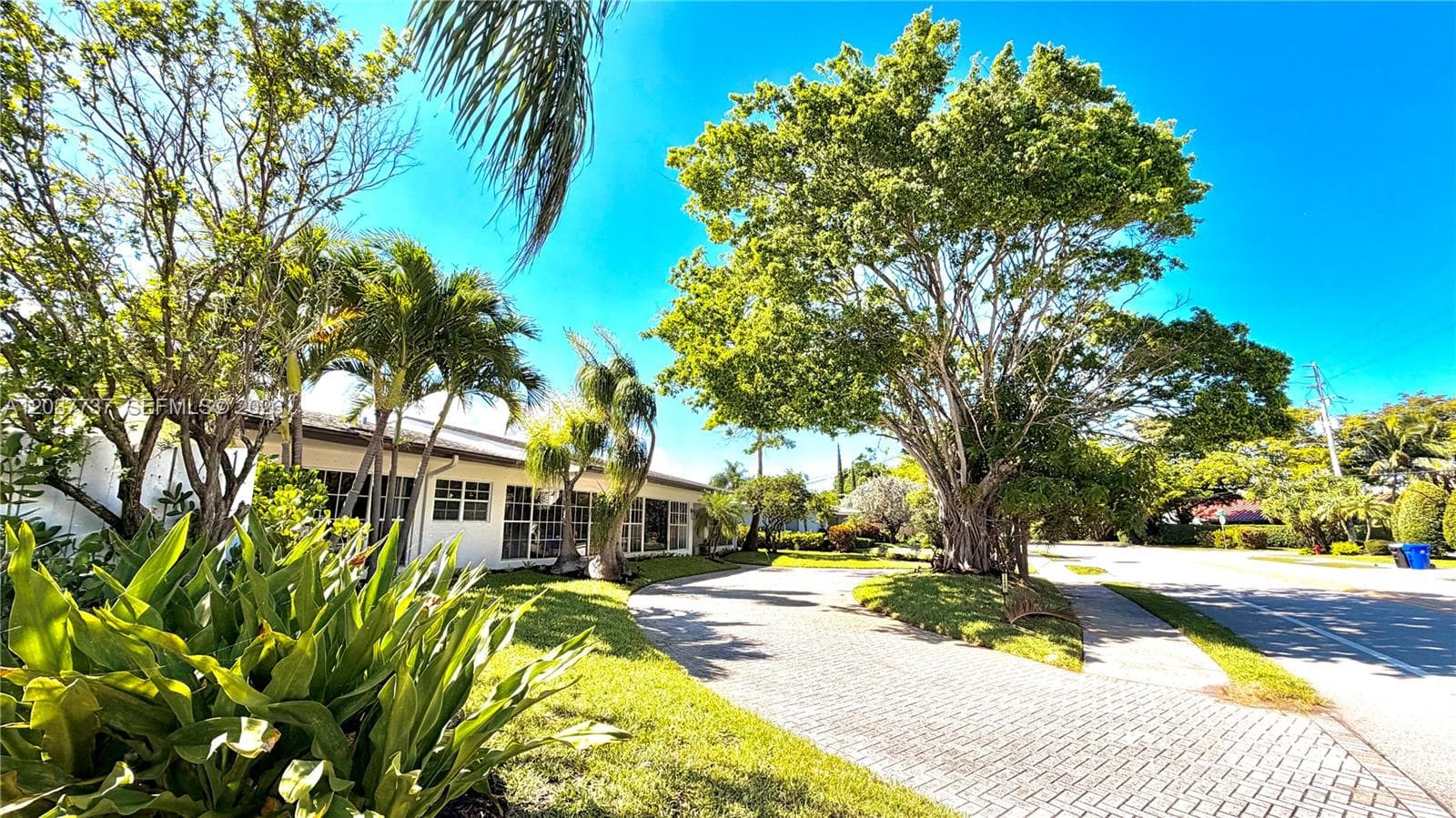 2409 Bayview Dr, Fort Lauderdale FL 33305 photo 2