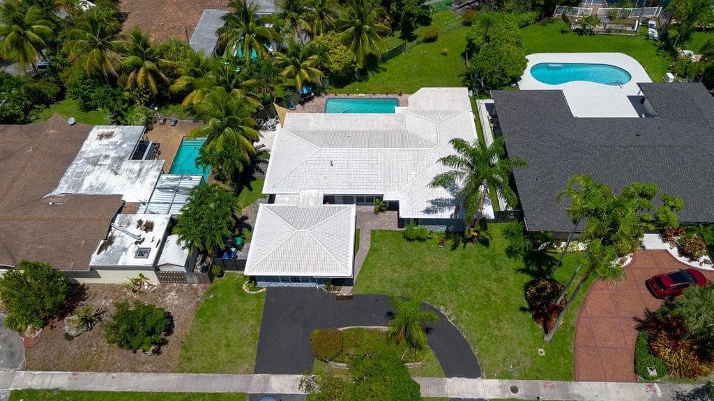 19885 NE 22nd Avenue, Miami FL 33180 photo 5