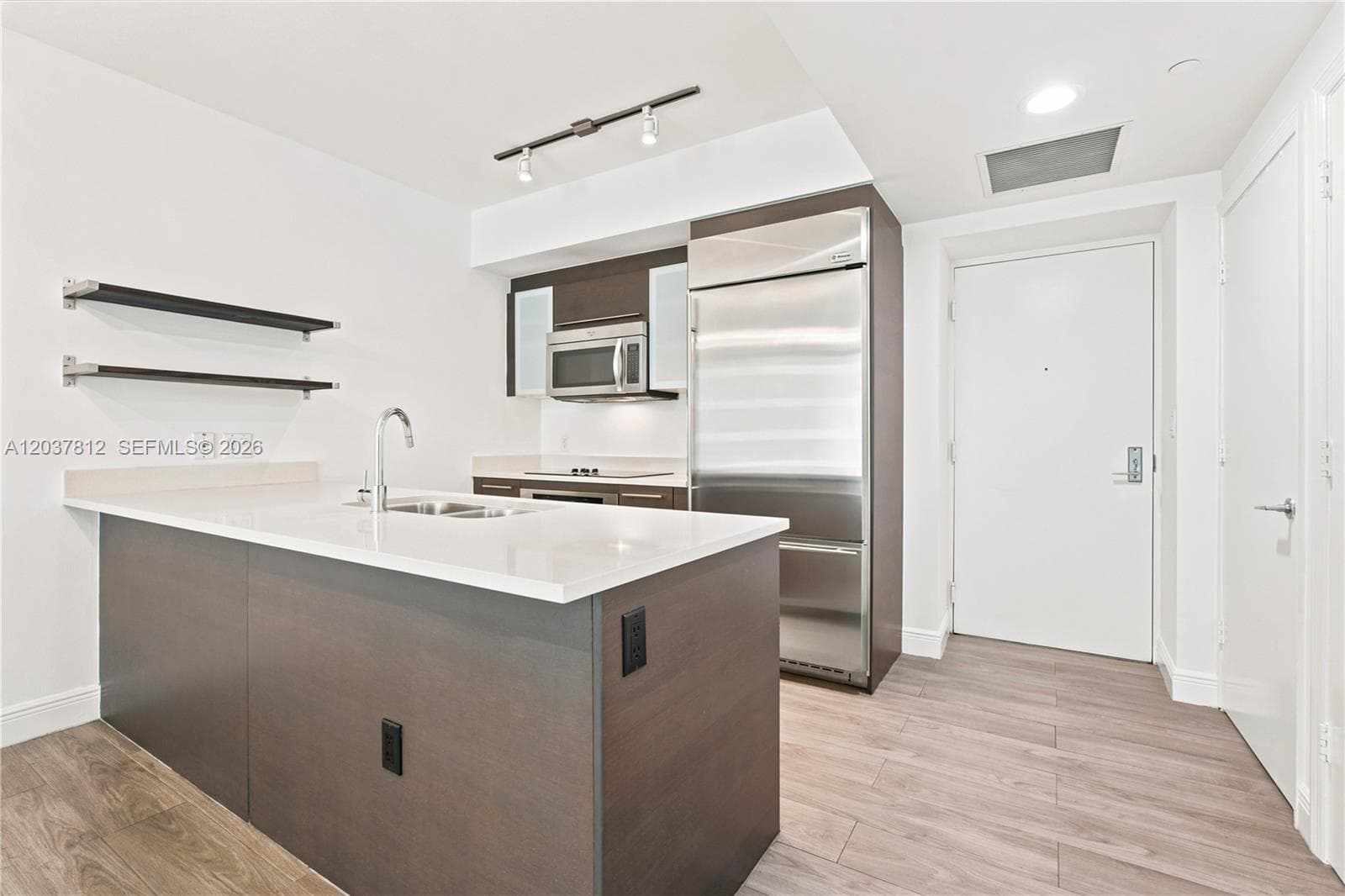 500 Brickell Av # 1906, Miami FL 33131 photo 2
