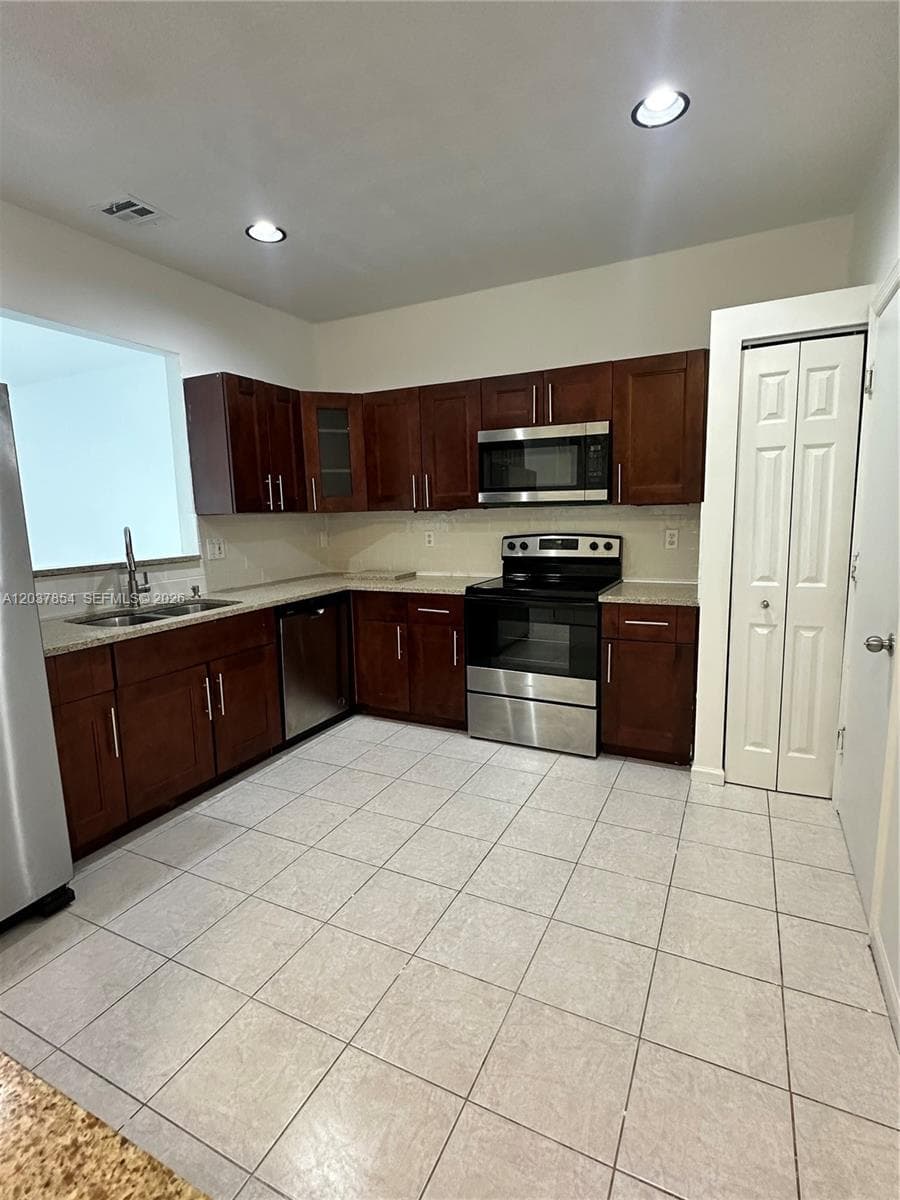 5541 NW 90th Ter, Sunrise FL 33351 photo 3