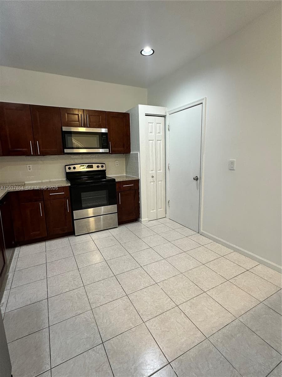 5541 NW 90th Ter, Sunrise FL 33351 photo 4