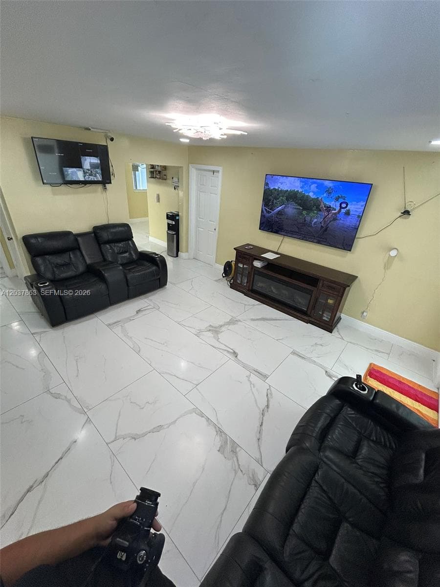 5157 NE 5th Ave # 1, Oakland Park FL 33334 photo 2