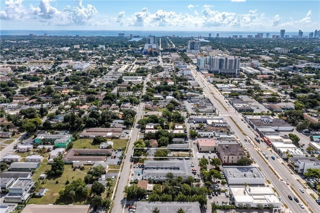 2434 Polk St, Hollywood FL 33020 photo 2