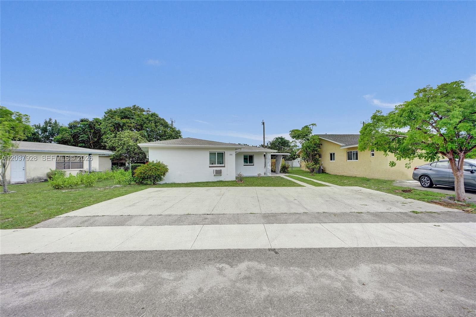 2343 NW 28th St, Oakland Park FL 33311 photo 4