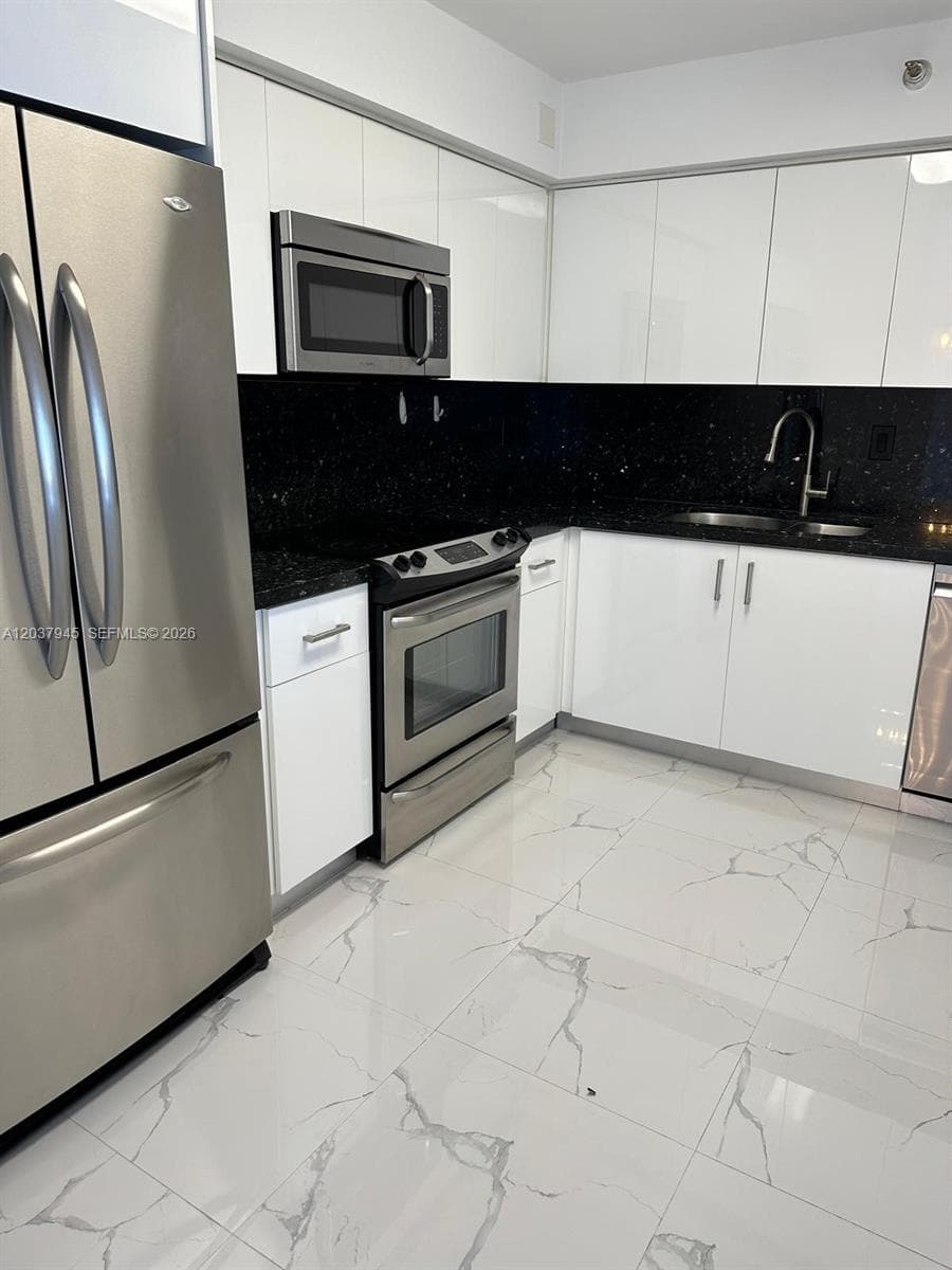 3530 Mystic Pointe Dr # 3208, Aventura FL 33180 photo 3