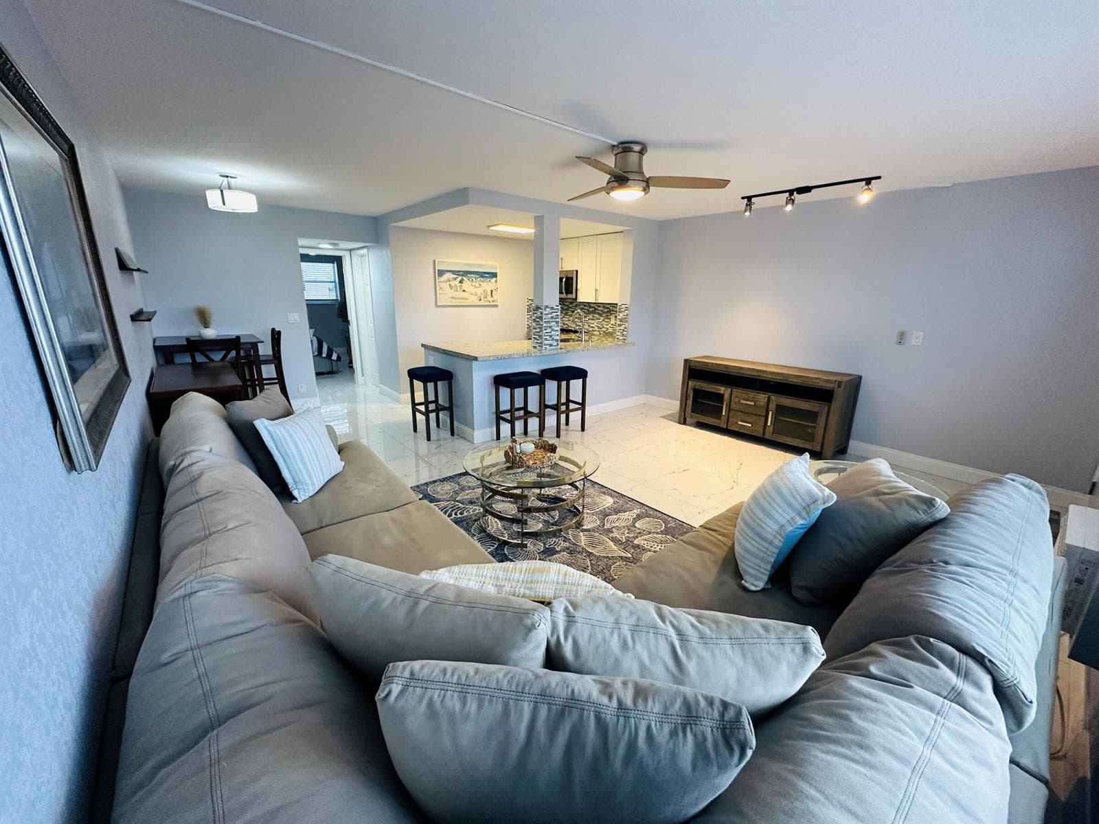 625 Antioch Avenue # 407, Fort Lauderdale, FL 33304 photo 2