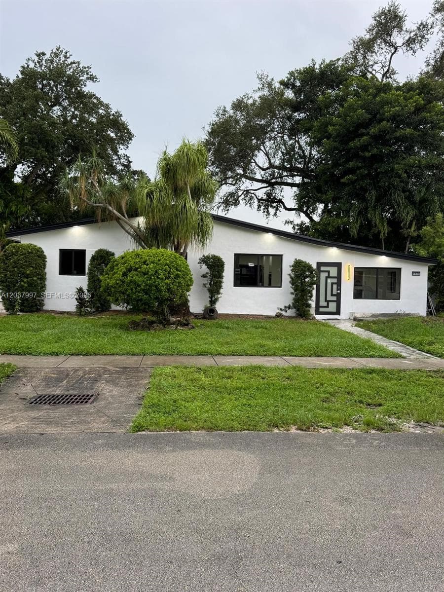 4120 SW 31st Dr, West Park FL 33023 photo 2