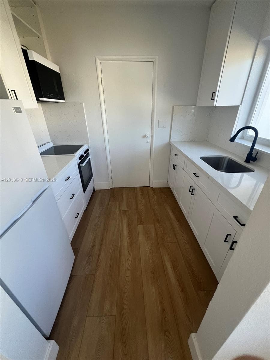 1706 Arthur St, Hollywood FL 33020 photo 3
