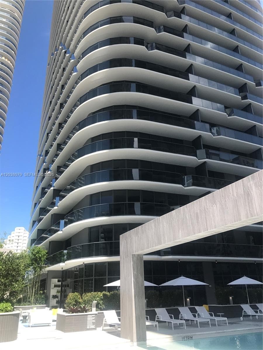 55 SW 9th St # 1607, Miami FL 33130 photo 3