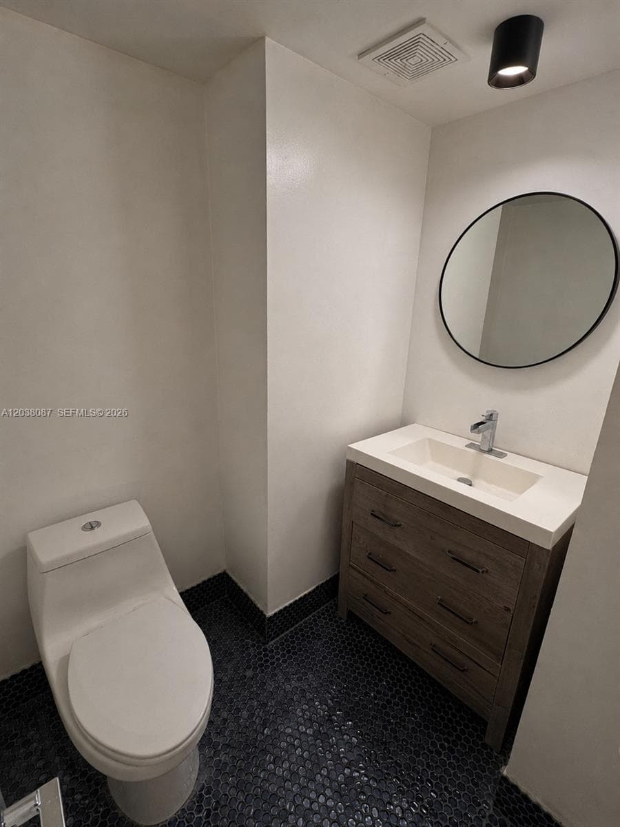 2780 NE 183rd St # 810, Aventura FL 33160 photo 4