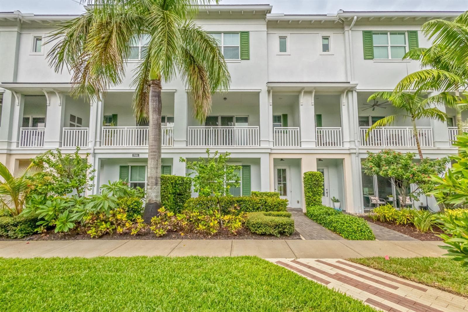 7089 Edison Place, Palm Beach Gardens FL 33418 photo 2