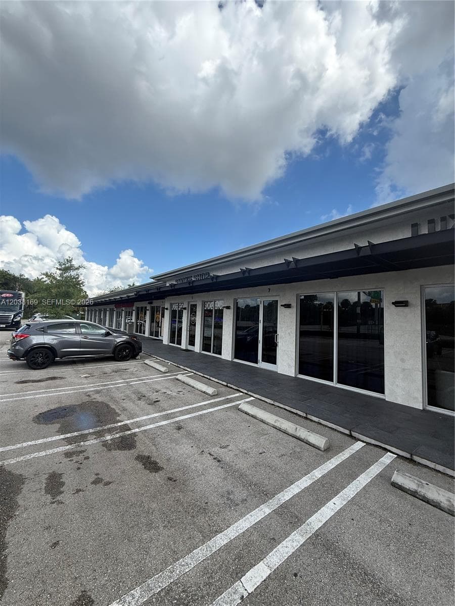 8205 NW 12th St, Doral FL 33126 photo 2