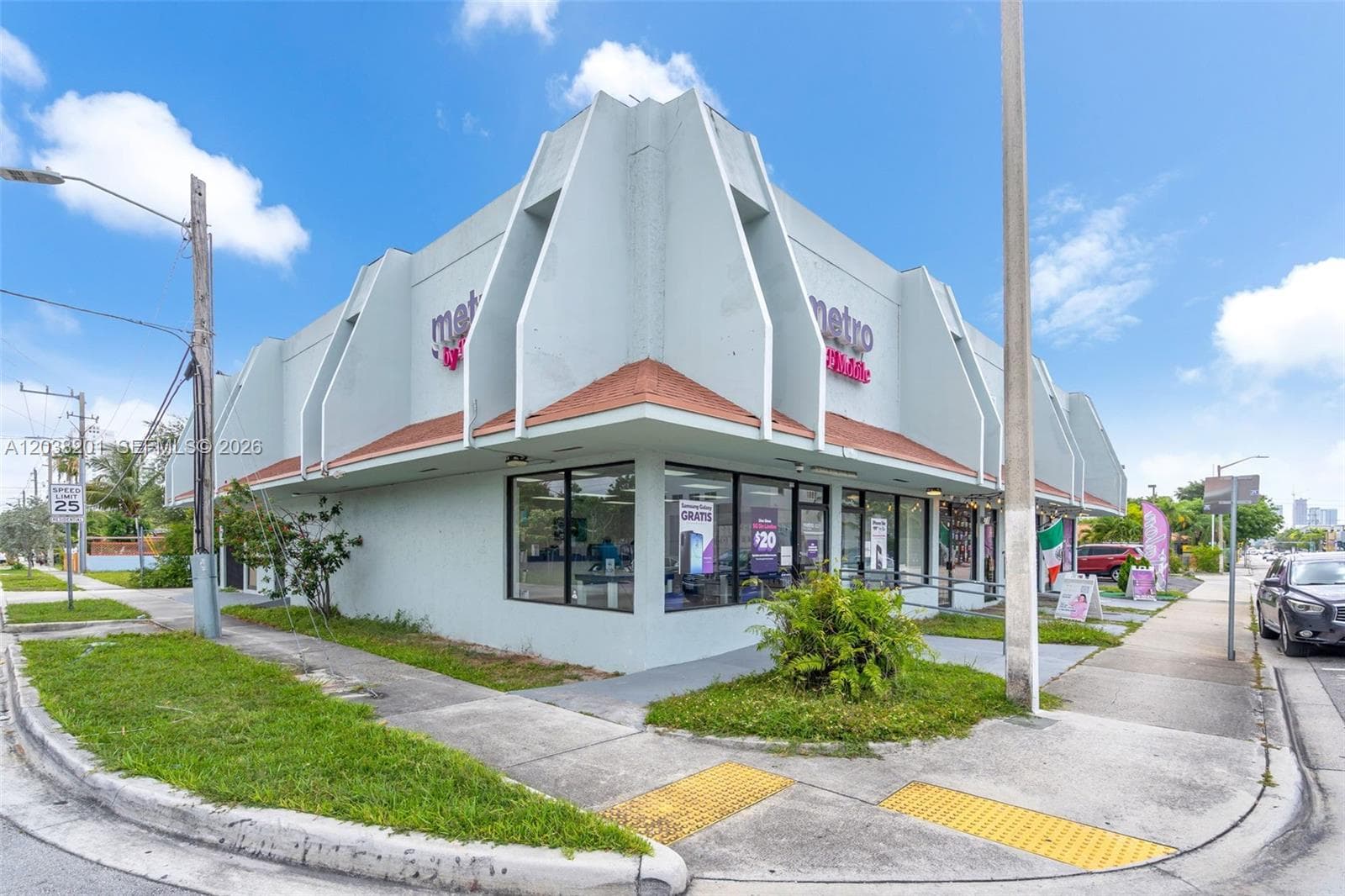1879 NW 7th St, Miami FL 33125 photo 2