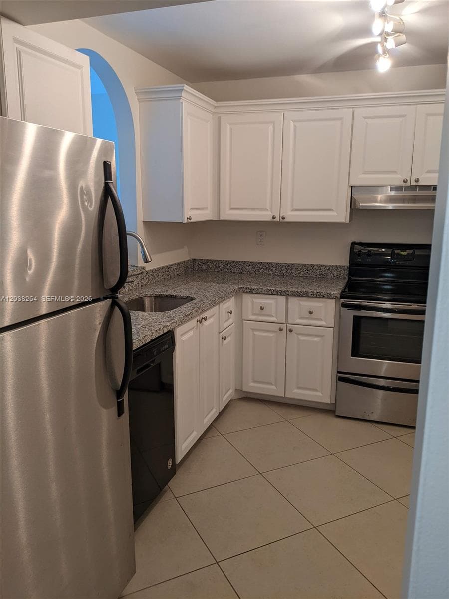 711 N Pine Island Rd # 314, Plantation FL 33324 photo 3