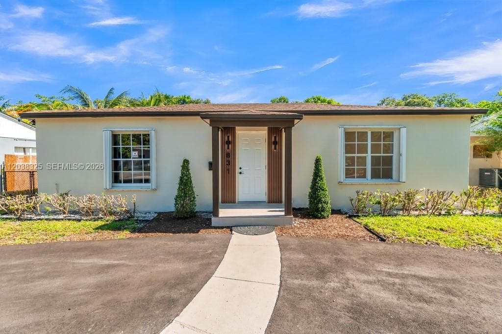 831 NE 128th St, North Miami FL 33161 photo 2