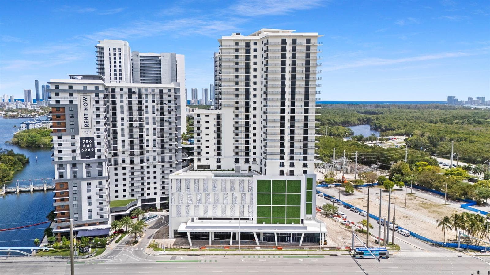 16375 Biscayne Boulevard, North Miami Beach FL 33160 photo 2