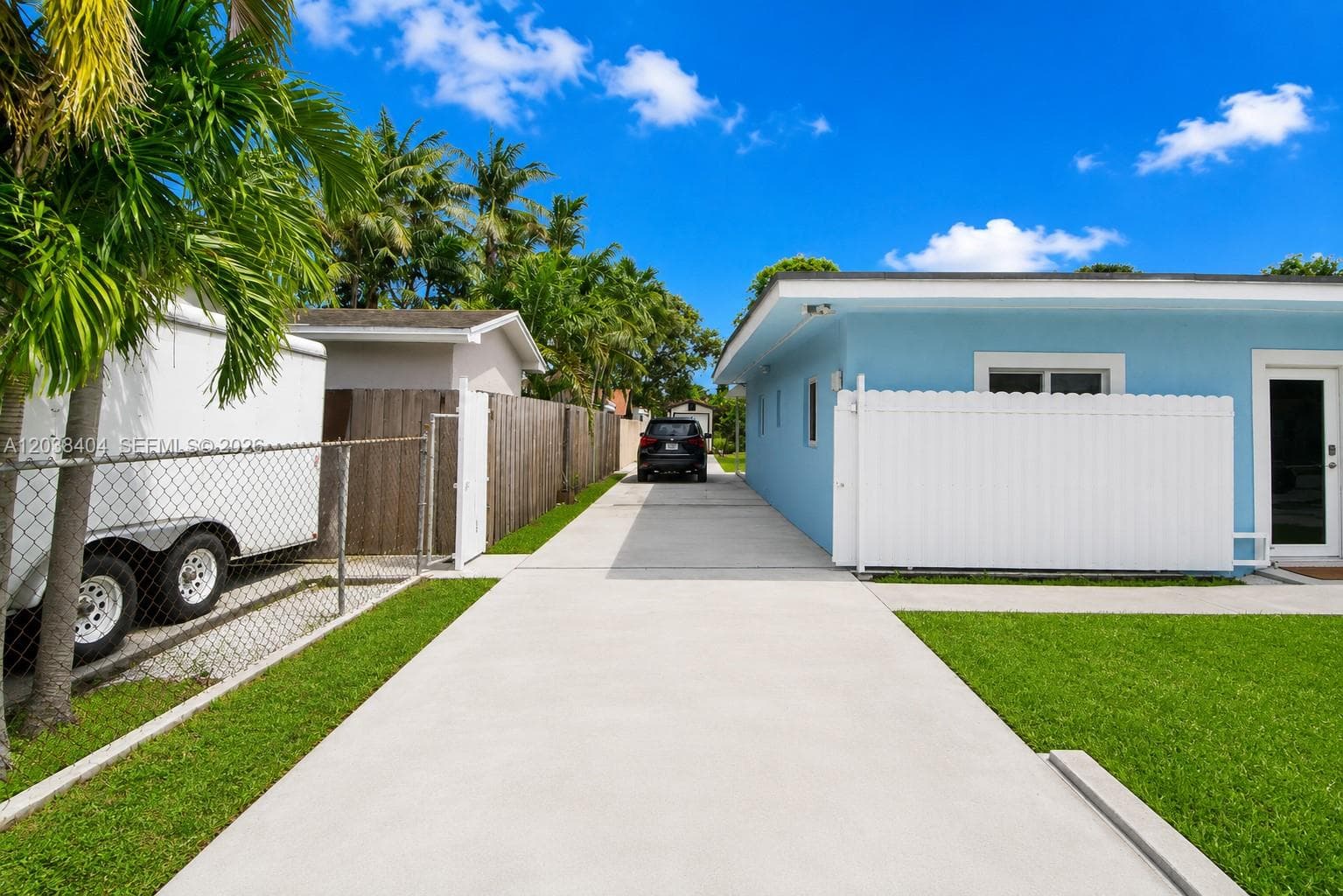 572 E 38th St, Hialeah FL 33013 photo 4