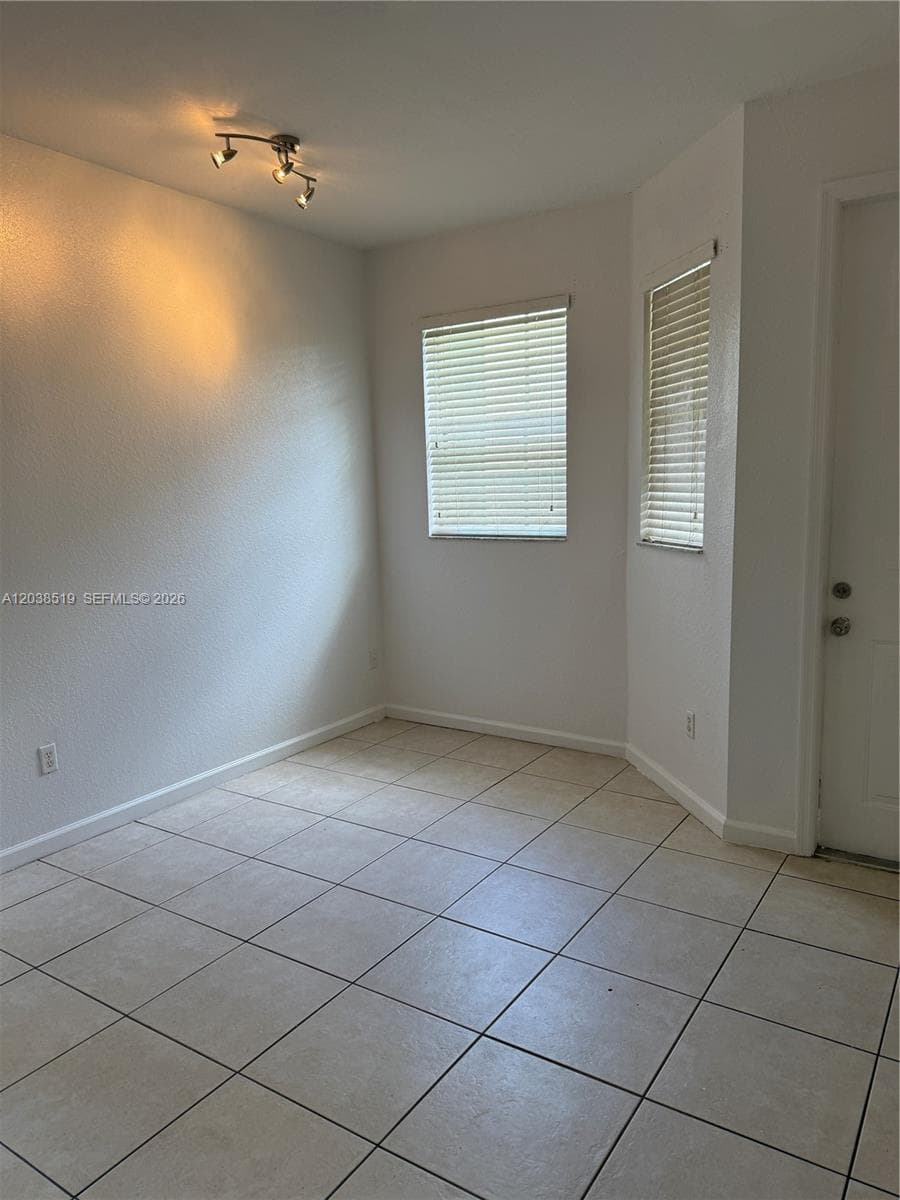 551 NE 21st Ter, Homestead FL 33033 photo 4