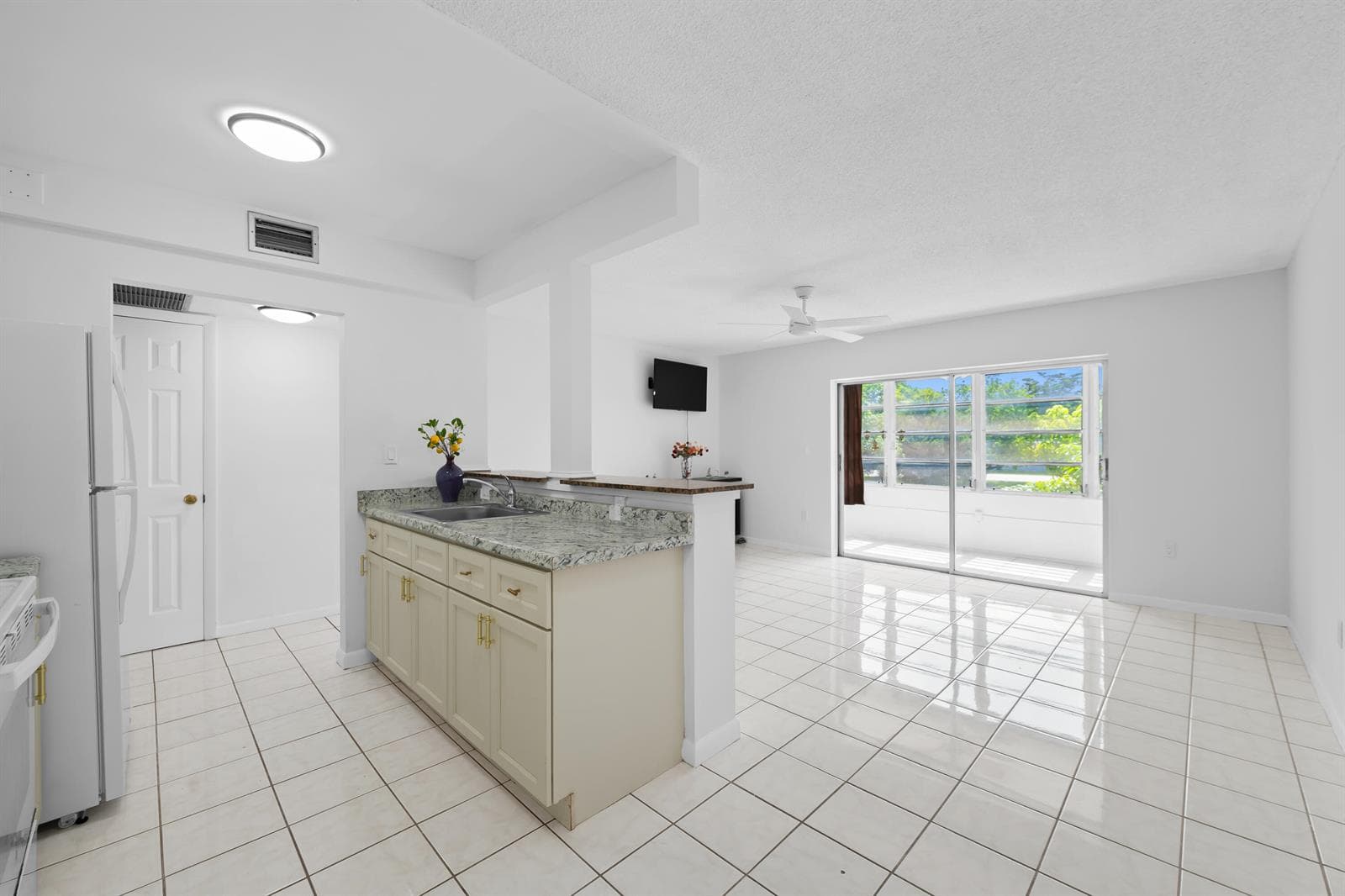 5190 E Sabal Palm Boulevard # 209, Tamarac FL 33319 photo 2