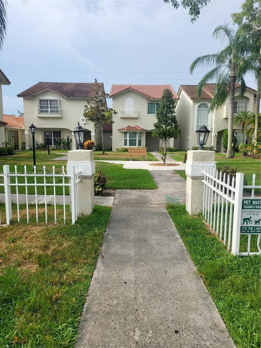10877 NW 8th St, Pembroke Pines FL 33026 photo 3